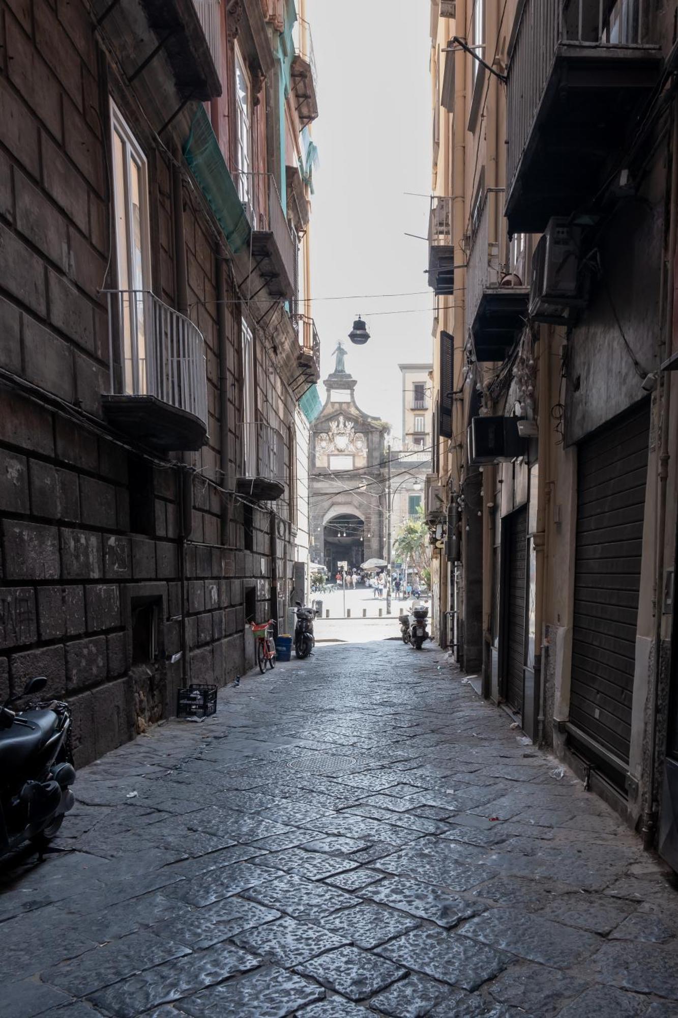 Colibri A Piazza Dante Apartment Napoli Bagian luar foto