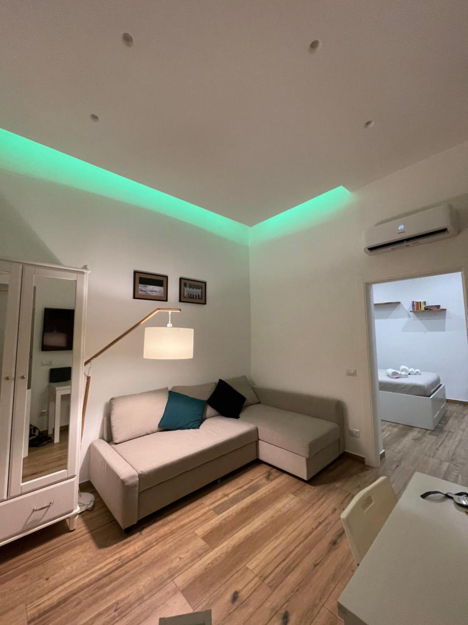 Colibri A Piazza Dante Apartment Napoli Bagian luar foto